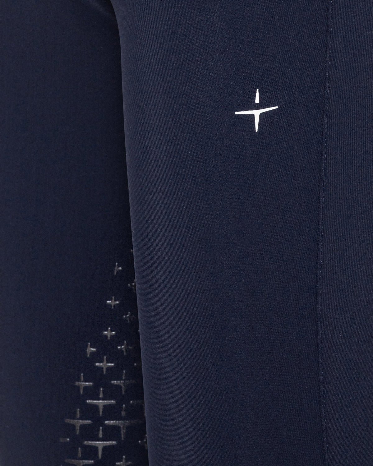BRW23_FG_JE-NAVY_2.jpg