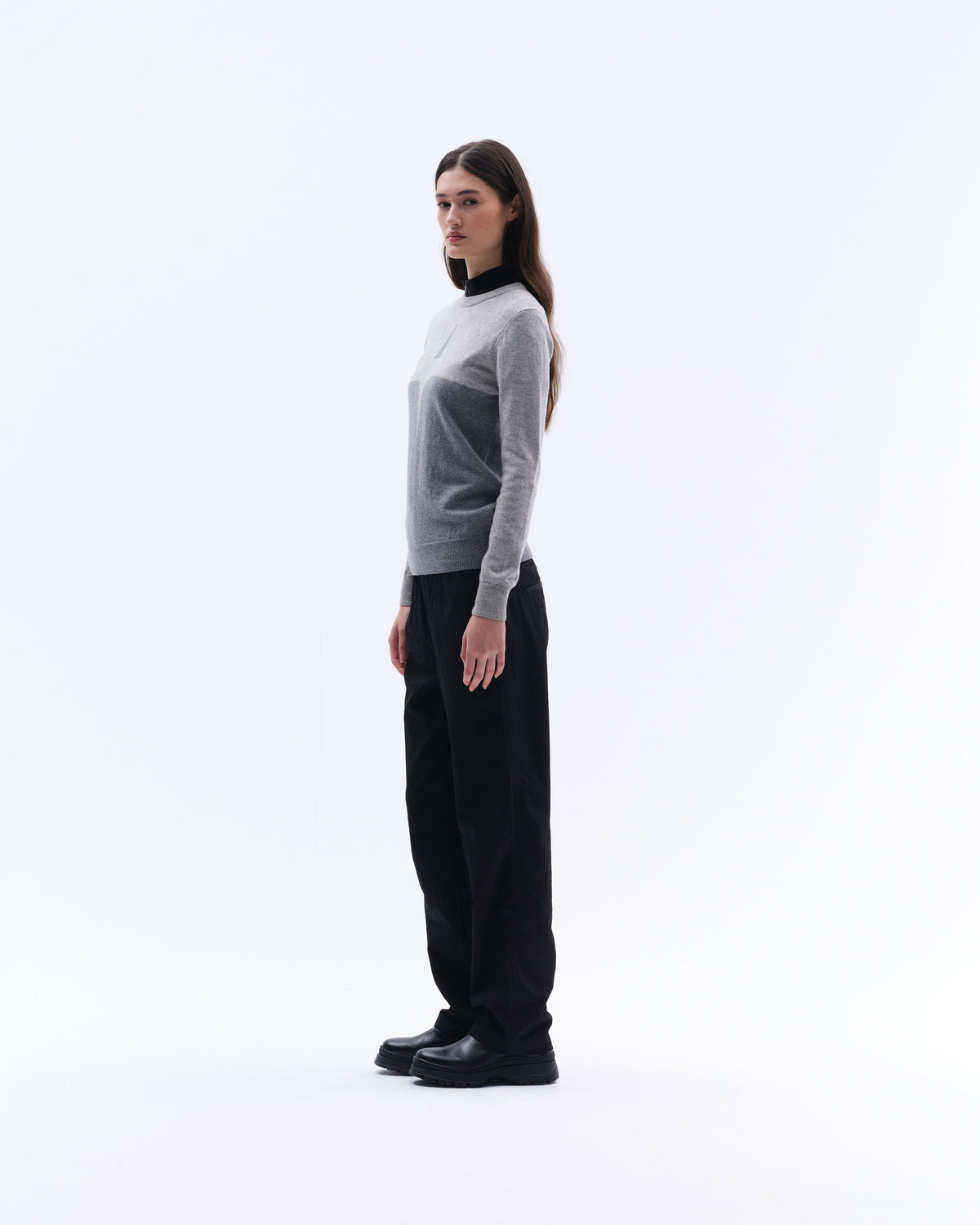 Model image - Cashmere & Wool star logo crew sweater - Rosa / Sand
